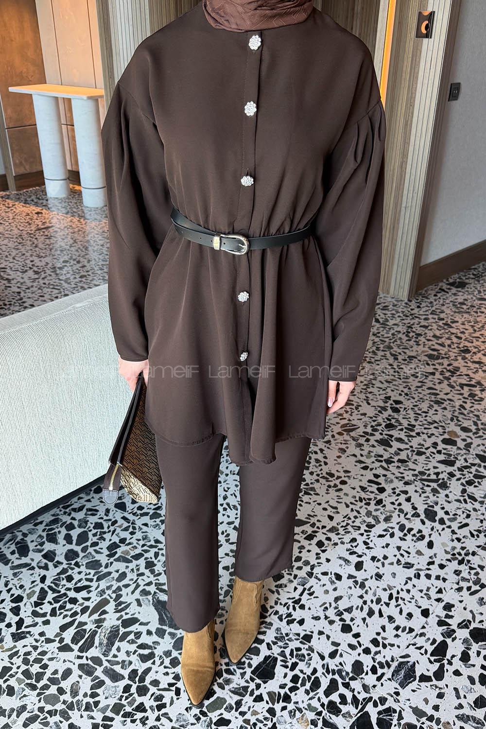 Lamelif Taş Düğme Detaylı Kemerli Takım Acı Kahve