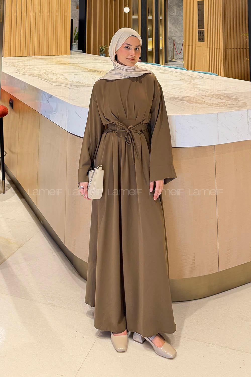 Lamelif Nora Bağcıklı Tesettür Elbise Toprak Rengi
