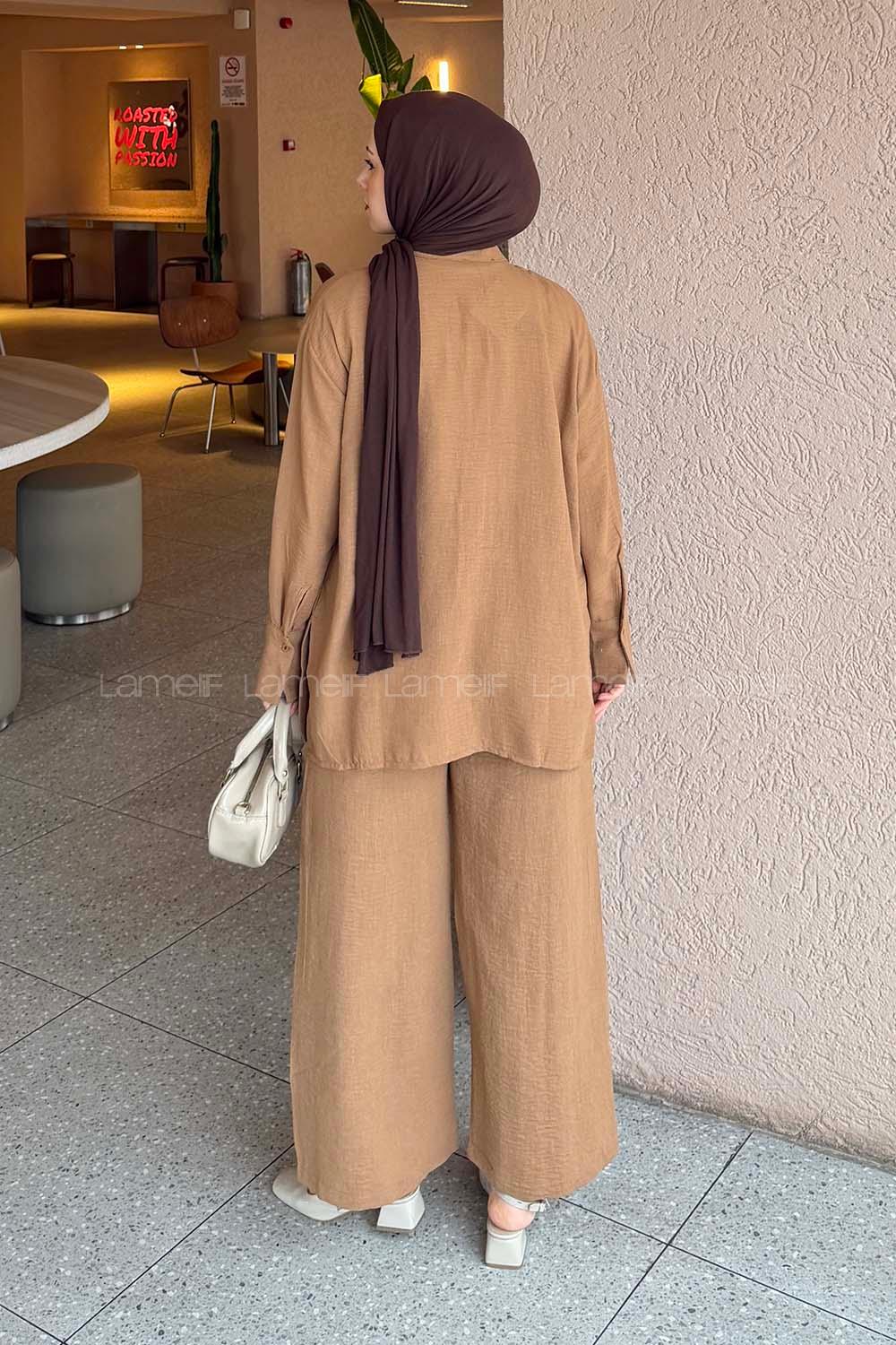 Lamelif Hakim Yaka Gömlekli Takım Camel