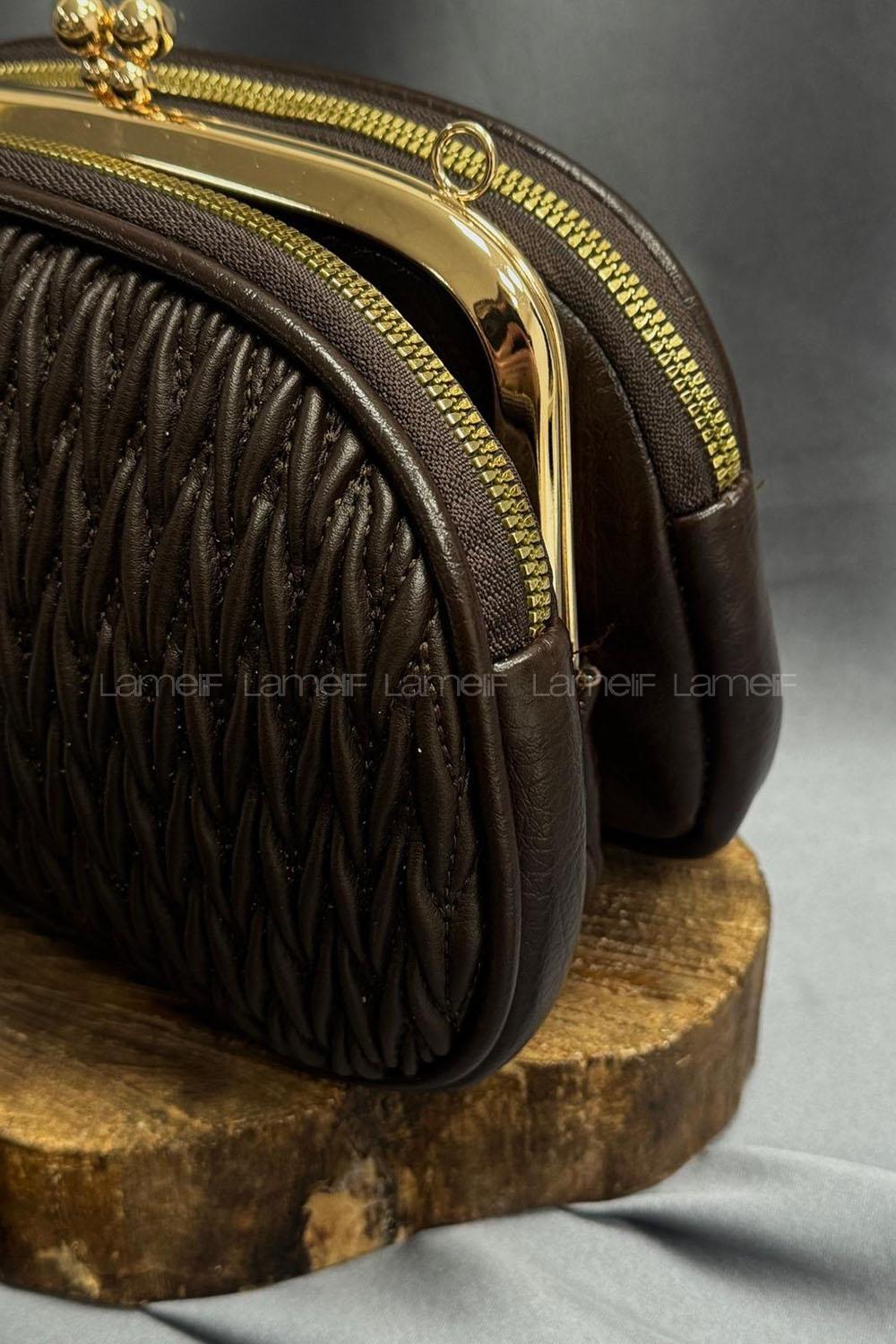 Lamelif Noreza Büzgülü Mıknatıs Bölmeli Çok Gözlü Çapraz Çanta Acı Kahve