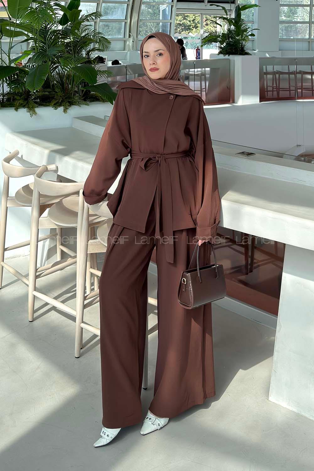 Lamelif Büyük Yaka Detaylı Pantolonlu Takım Kahverengi