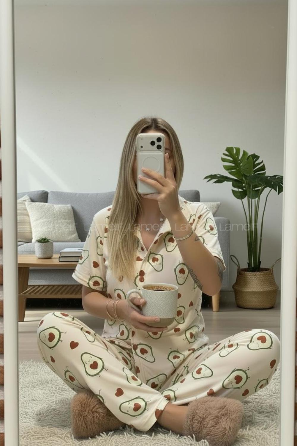 Lamelif Kadın Milan Kumaş  Avokado Desenli Ön Düğmeli  Mood Pijama Takımı