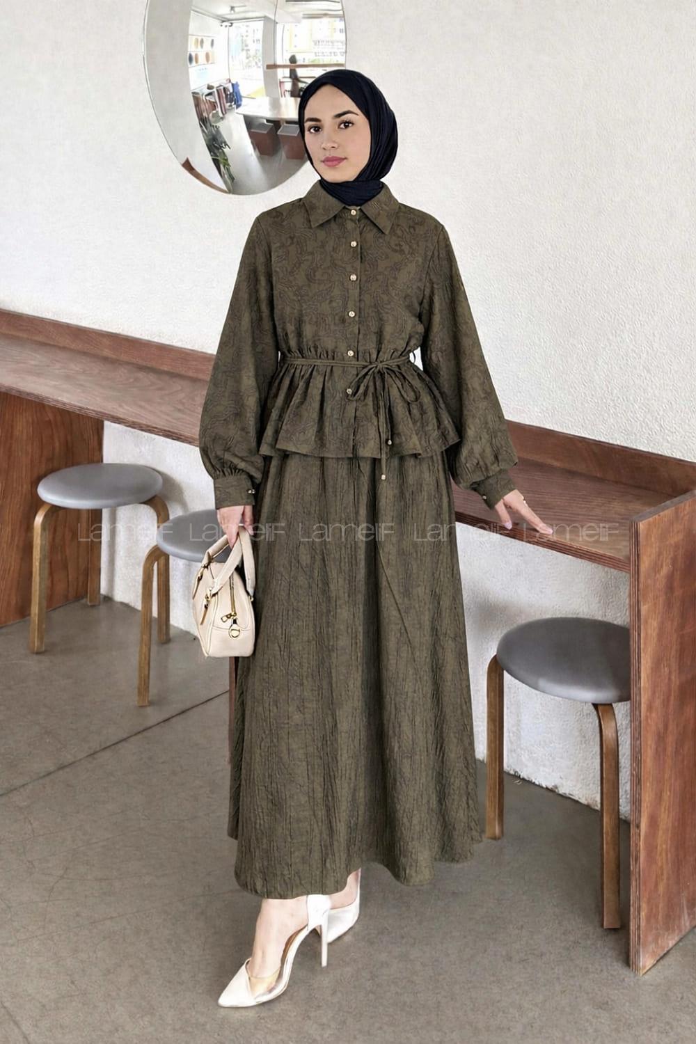 Lamelif Bağlama Detaylı Desenli Tesettür Takım Koyu Yeşil