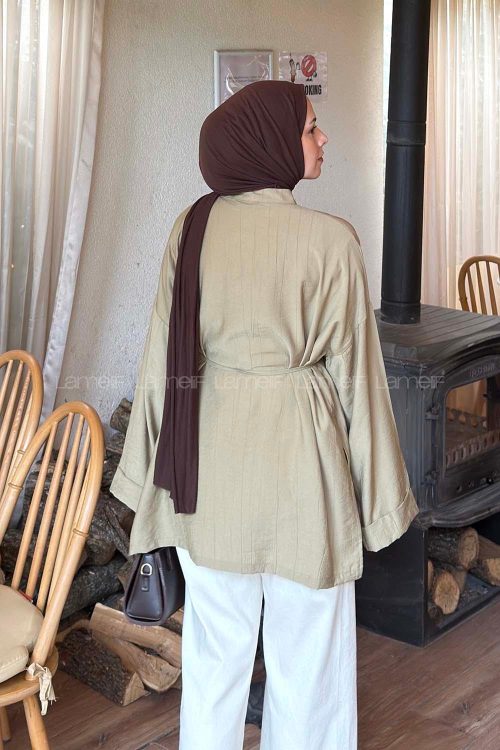 Lamelif Bağlama Detaylı Yırtmaçlı Gömlek Haki