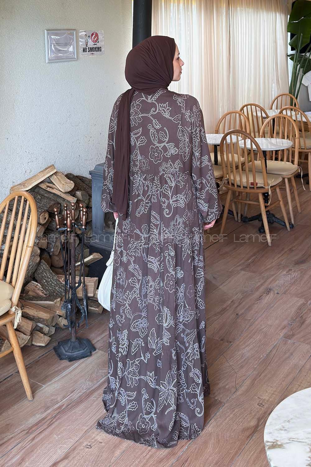 Lamelif Katleye Desenli Tesettür Elbise Kahverengi