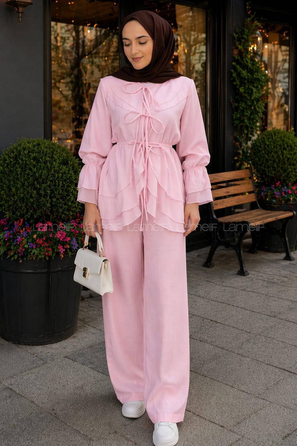 Lamelif Geniş Volan Yakalı Bağlama Detaylı Pantolonlu Takım Şeker Pembesi