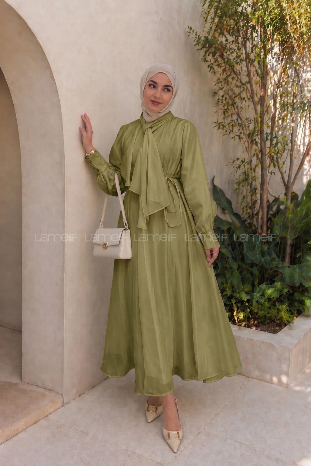 Lamelif Bağlama Detaylı Fularlı Tensel Elbise Yağ Yeşili