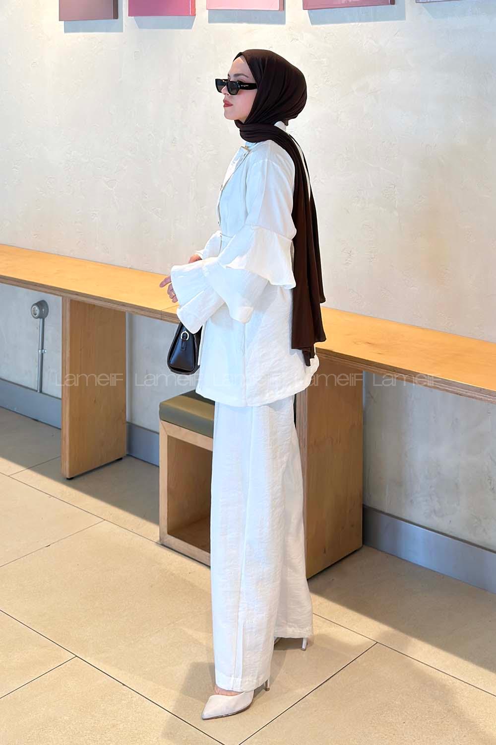 Lamelif Kol Fırfır Detaylı Gold Düğmeli Pantolonlu Takım Ekru