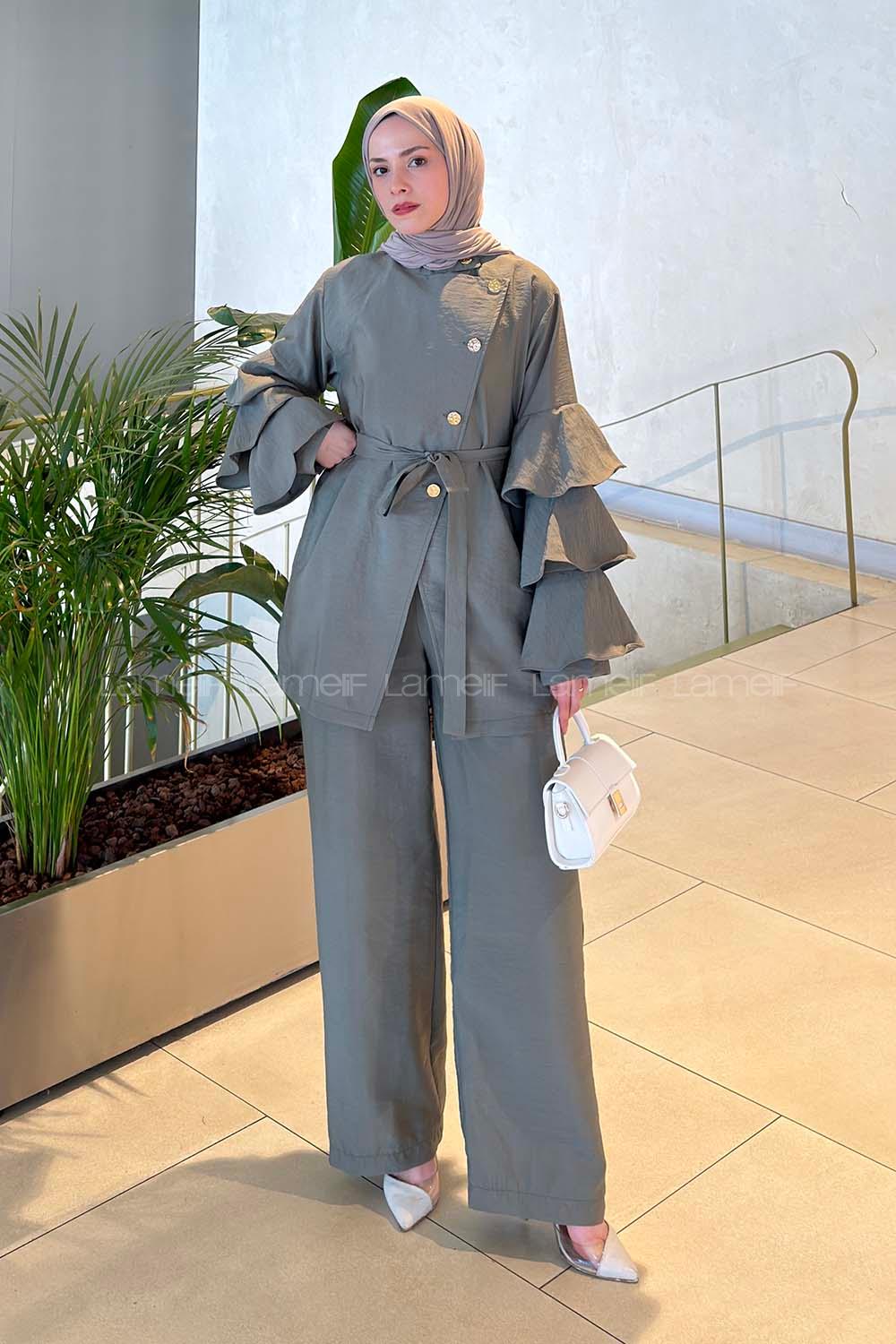 Lamelif Kol Fırfır Detaylı Gold Düğmeli Pantolonlu Takım Haki