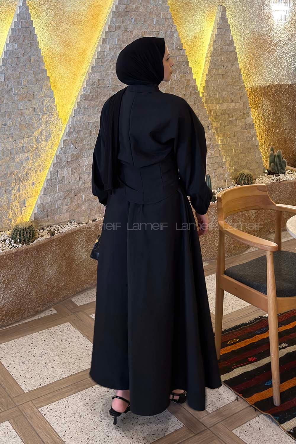 Lamelif Broş Detaylı Etekli Takım Siyah