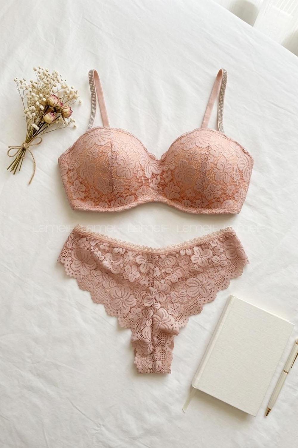 Lamelif Çıkarılabilir Askılı Lotus Takım