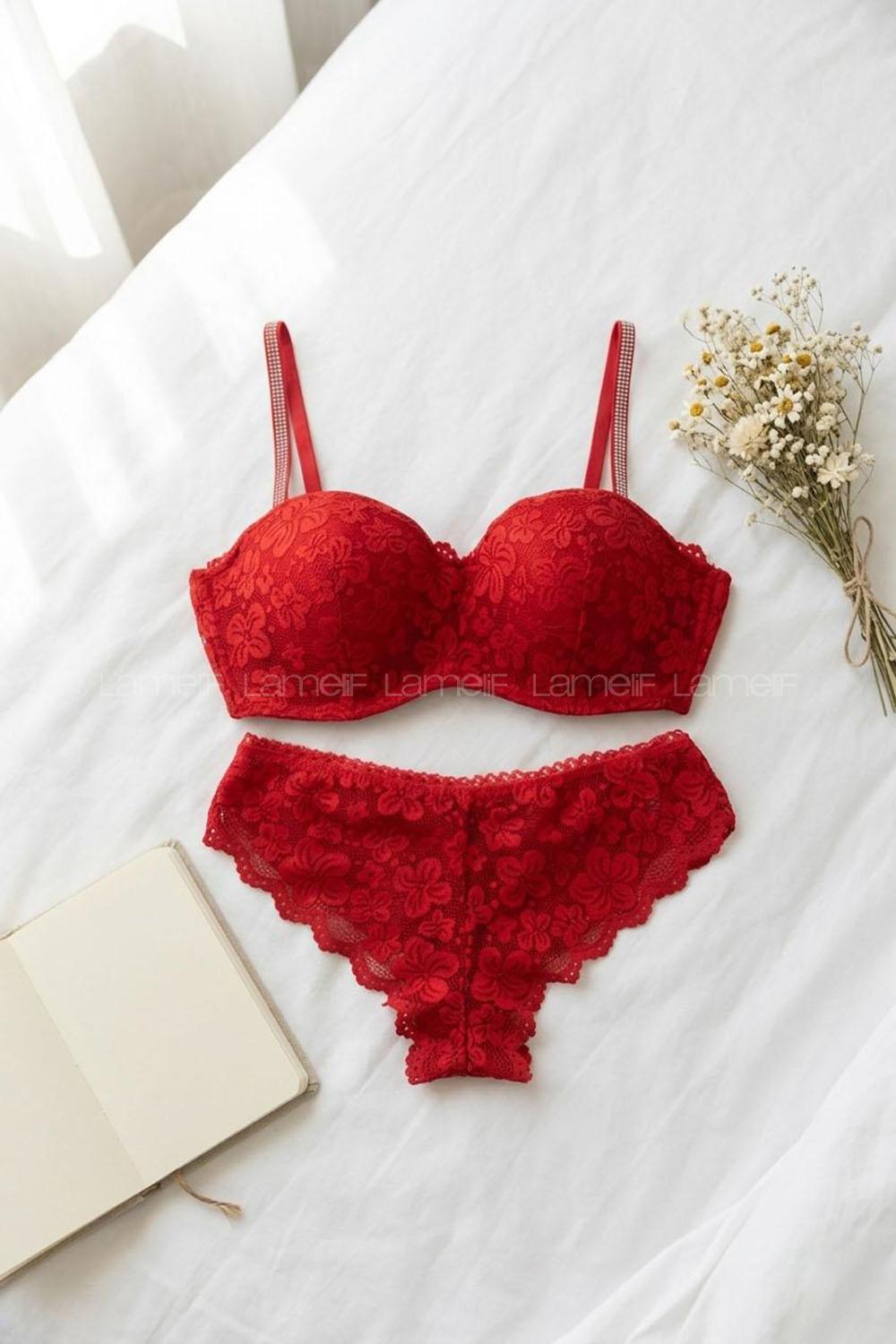 Lamelif Çıkarılabilir Askılı Lotus Takım