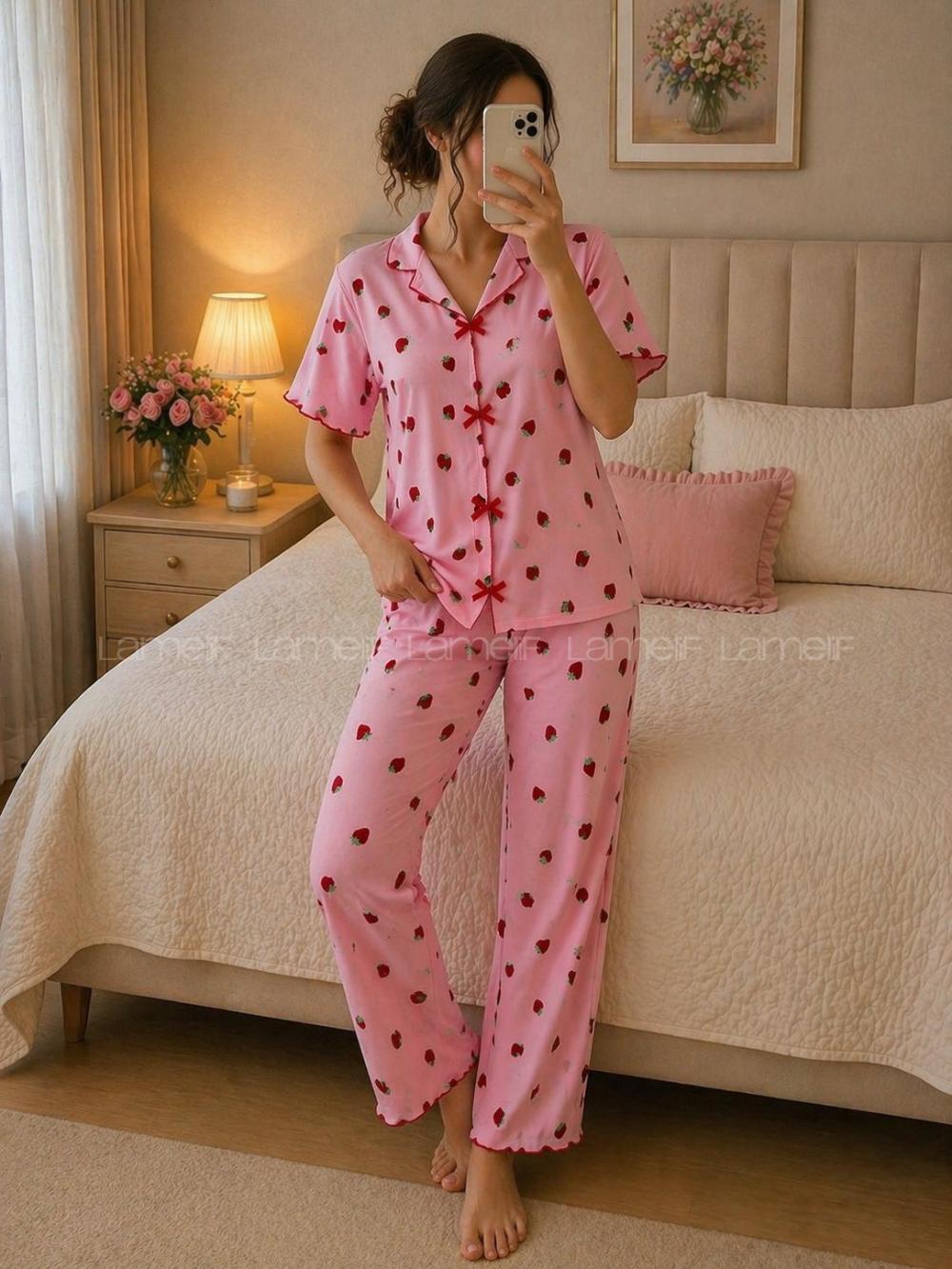 Lamelif Kadın Çilek Desenli Fiyonk Özel Dikiş Pijama Takımı