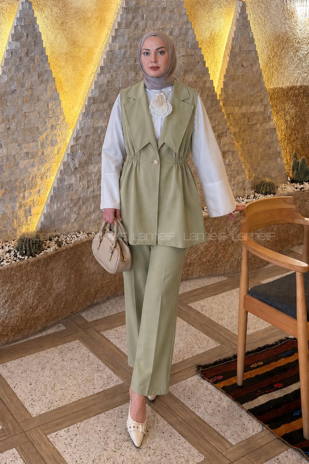 Plum Green V Neck Sleeveless Arm Crepe Fabric Regular Trousers Material Suit
