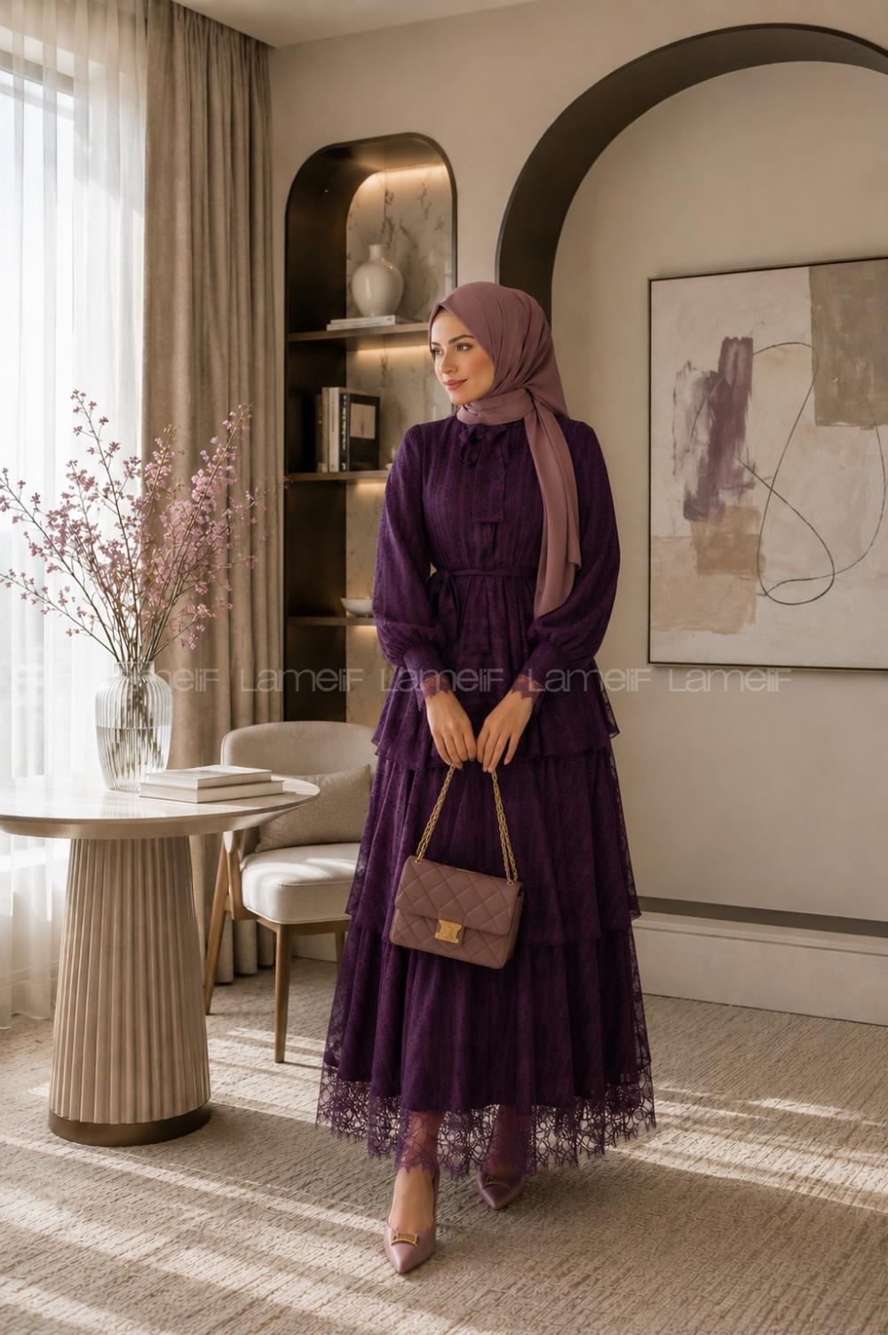 Lamelif Dantel İşlemeli Kat Detaylı Elbise Mürdüm