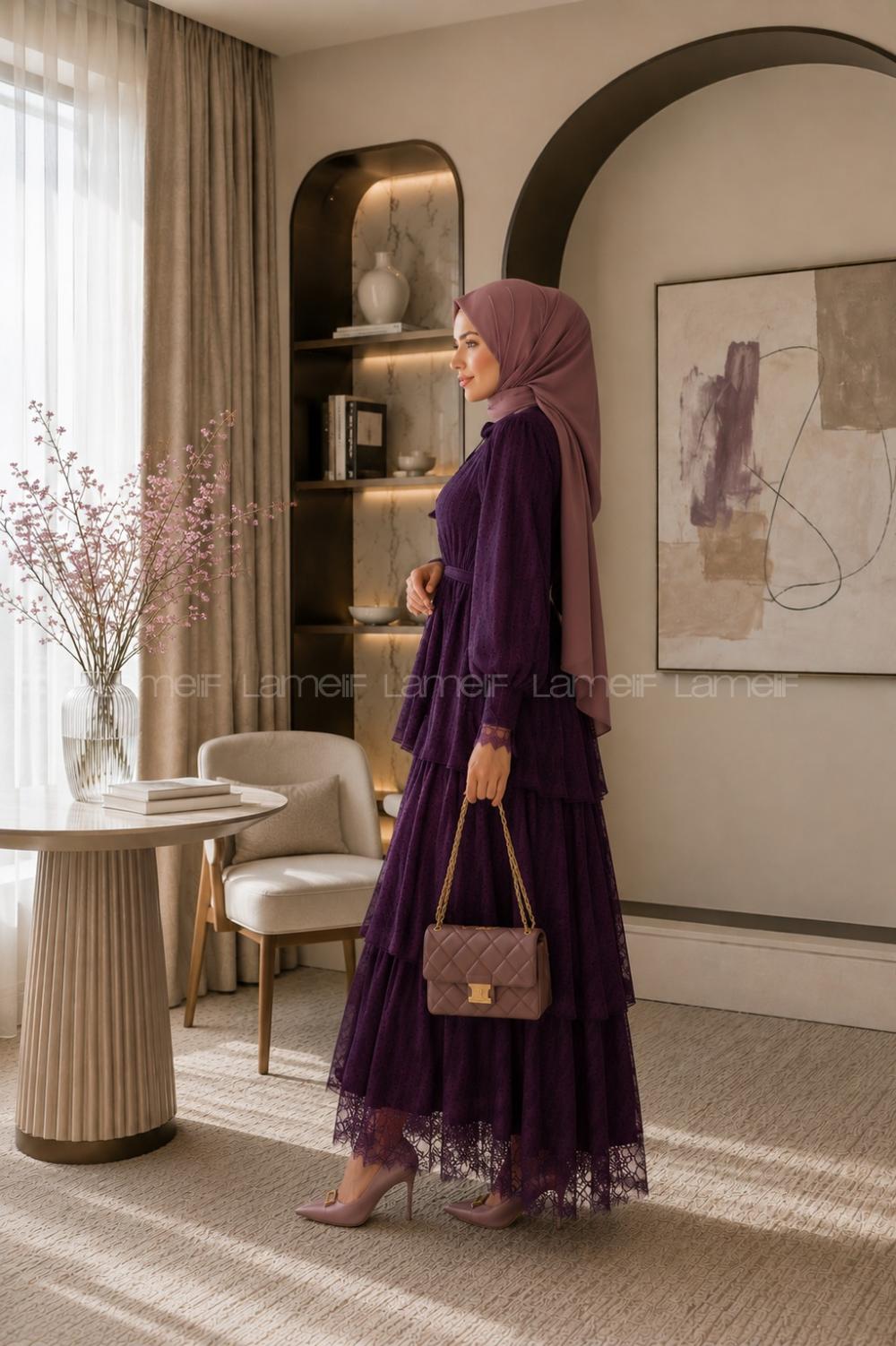 Lamelif Dantel İşlemeli Kat Detaylı Elbise Mürdüm