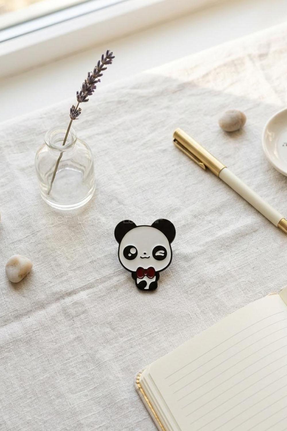 lamelif Göz Kırpan Panda Demir Broş
