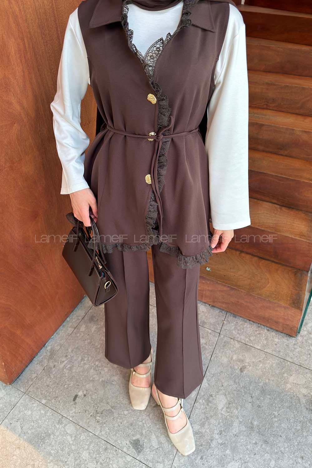 Lamelif Güpür Dantel Detaylı Bağlamalı Yelekli Takım Acı Kahve