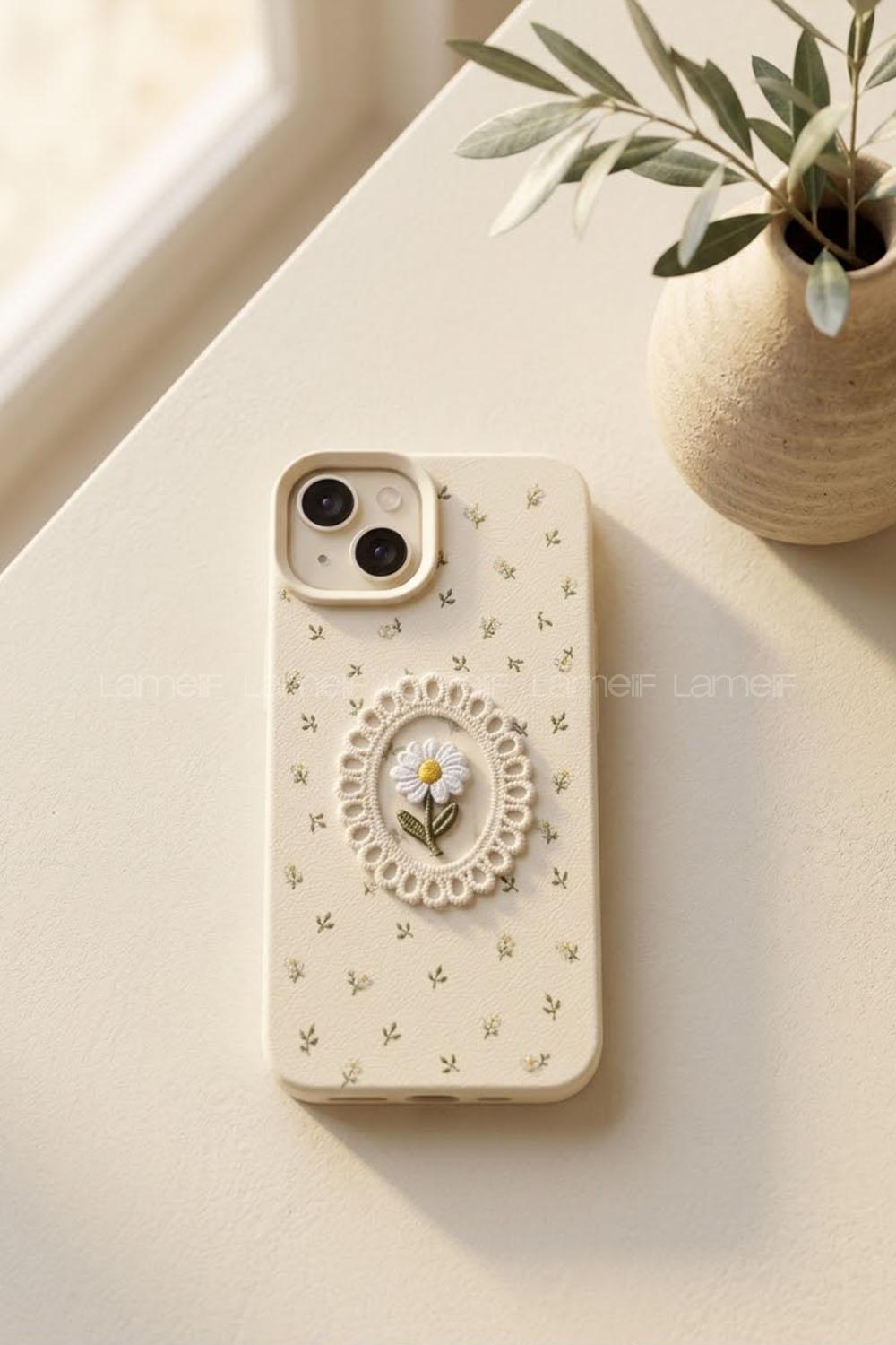 Lamelif iPhone 15 Vision Trend Dantel Çerçeveli Nakış İşlemeli  Detaylı Kılıf