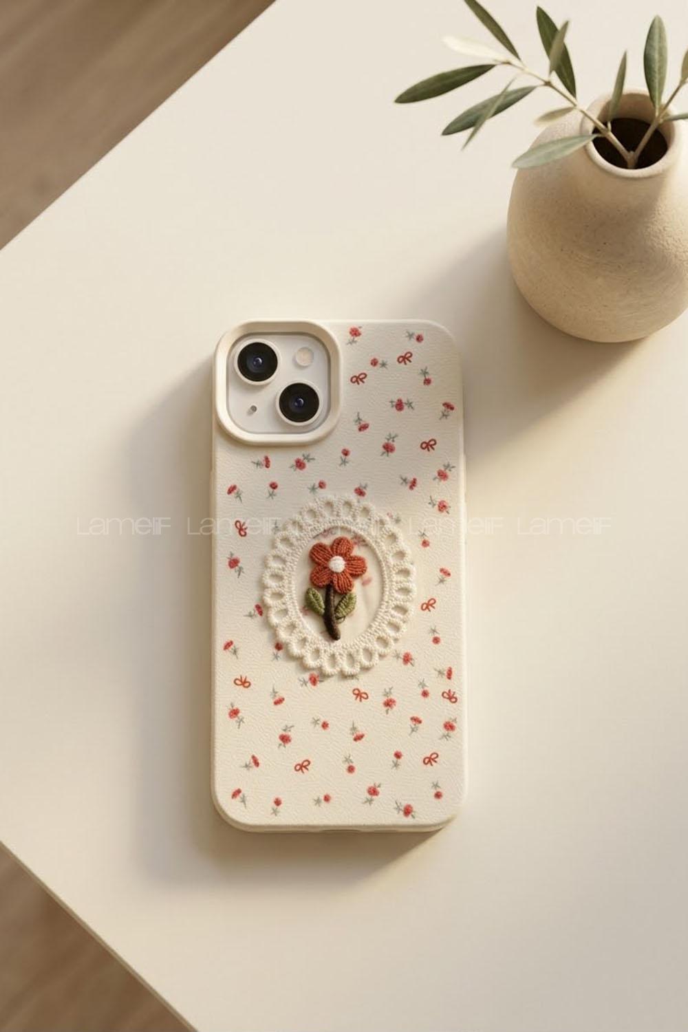 Lamelif iPhone 15 Vision Trend Dantel Çerçeveli Nakış İşlemeli  Detaylı Kılıf
