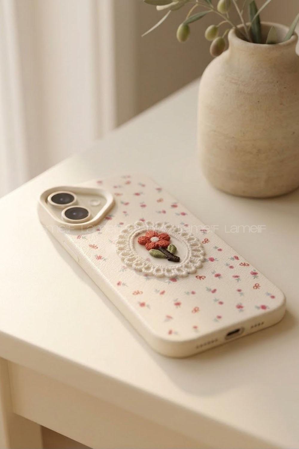 Lamelif iPhone 17 Vision Trend Dantel Çerçeveli Nakış İşlemeli  Detaylı Kılıf