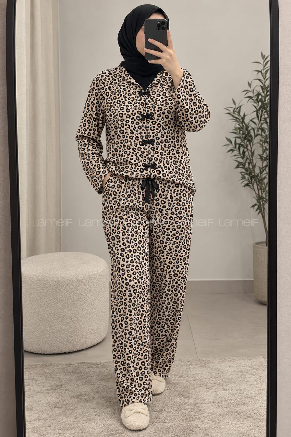 Lamelif Leopar Desenli Fiyonk Detaylı Pijama Takımı