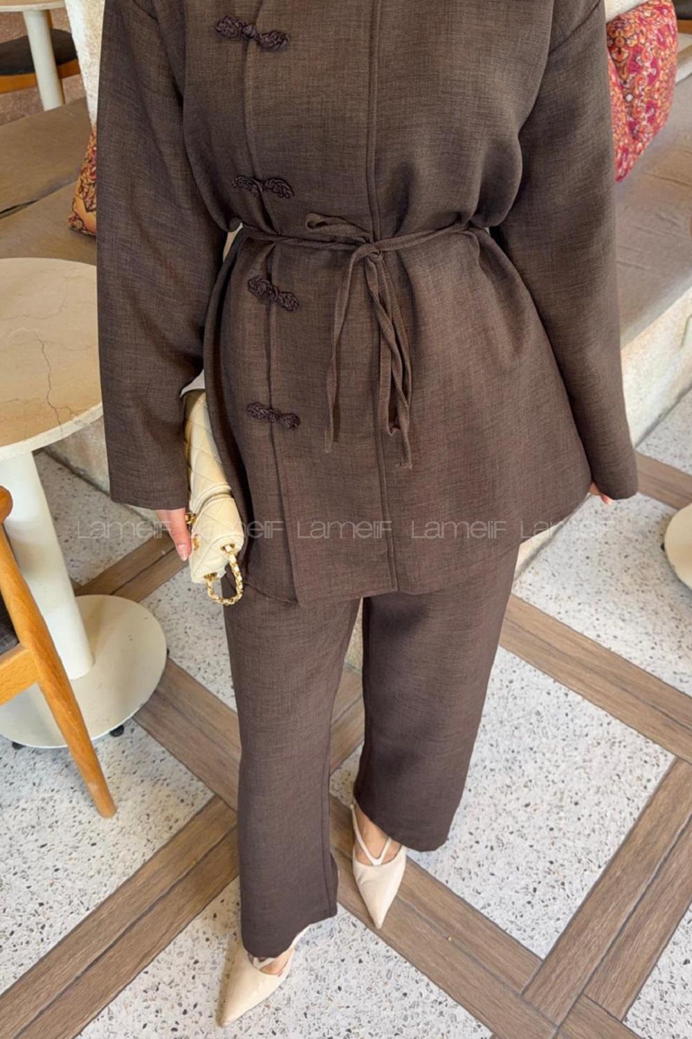 Lamelif Birit Detaylı Pantolonlu Keten Takım Acı Kahve