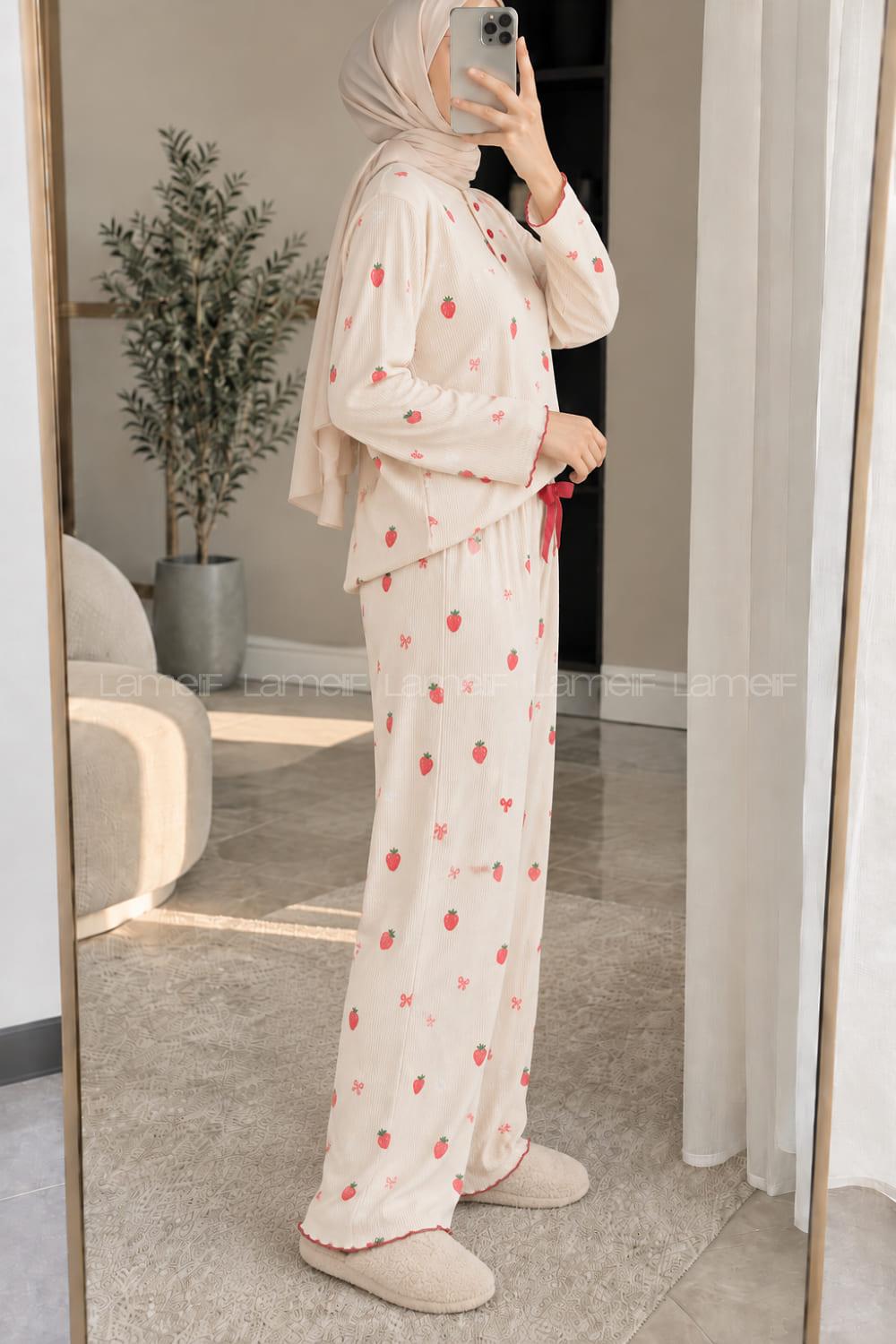 Lamelif Çilek Desenli Düğmeli Fitilli Pijama Takımı
