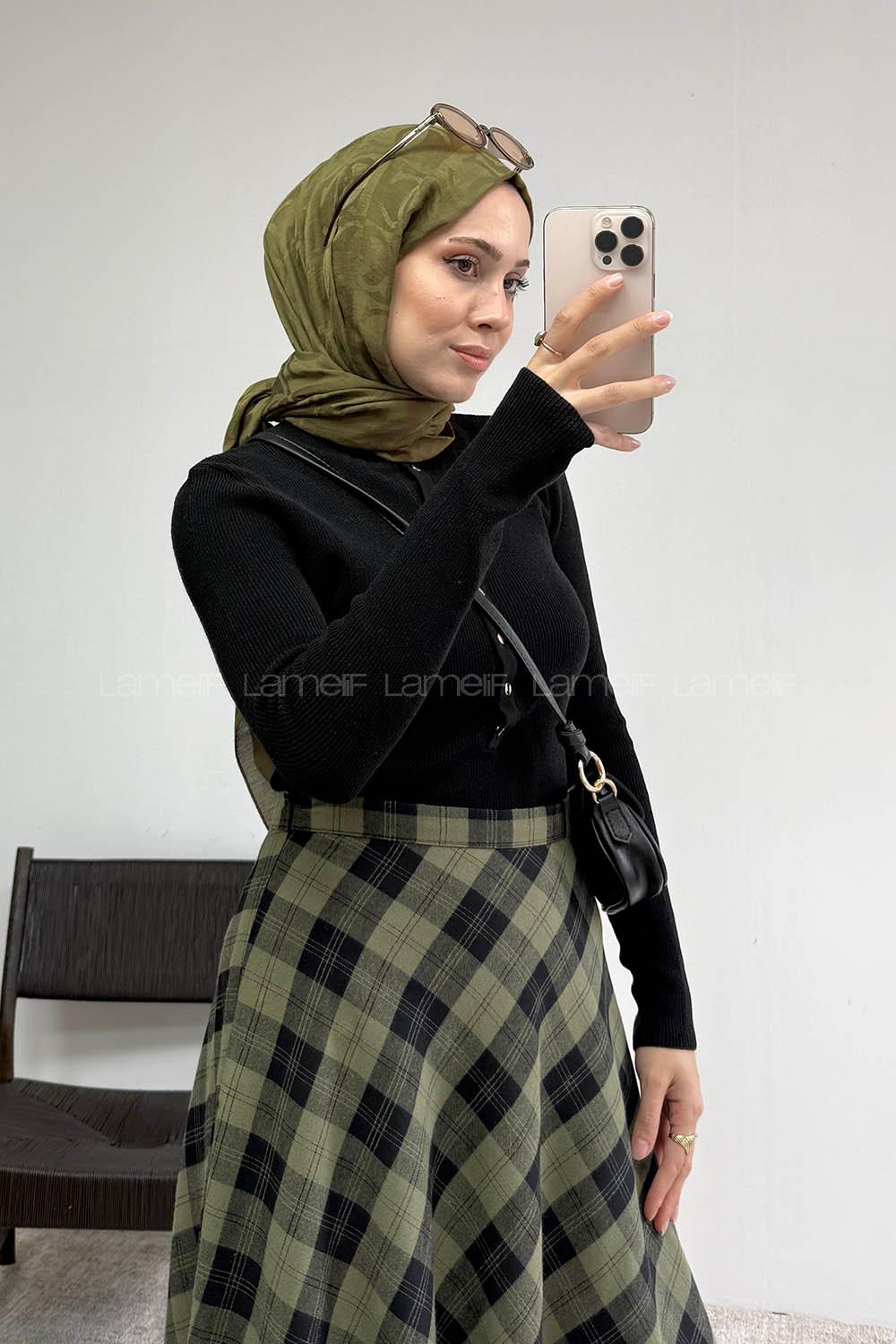 Lamelif Dik Yaka Düğme Detaylı Kazak Siyah