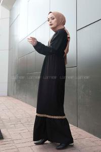 Modalamelif Önü Tahta Düğmeli Hasır Detaylı Elbise Siyah