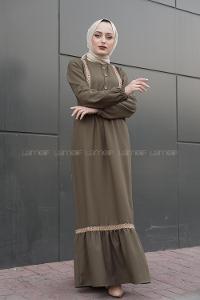 Modalamelif Önü Tahta Düğmeli Hasır Detaylı Elbise Haki