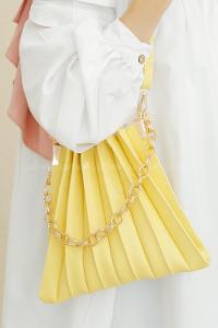 Modalamelif Zincir Aksesuarlı Pileli Çanta Sarı