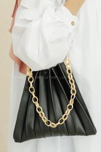 Modalamelif Zincir Aksesuarlı Pileli Çanta Siyah