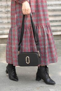 Lamelif Deri Görünümlü Metal Detay Çanta Siyah