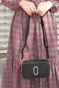 Lamelif Deri Görünümlü Metal Detay Çanta Siyah