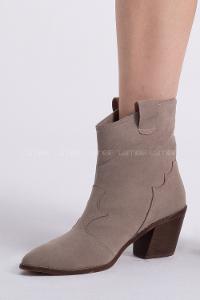 Modalamelif Sivri Burun Nakışlı Süet Ten Rengi Bot