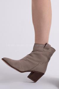 Modalamelif Sivri Burun Nakışlı Süet Ten Rengi Bot