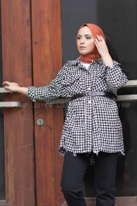 Modalamelif Kazayağı Desen Kemerli Gömlek Siyah Beyaz