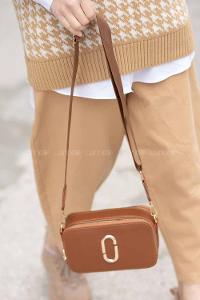 Lamelif Deri Görünümlü Metal Detay Çanta Taba