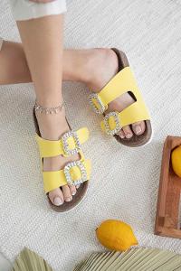 Modalamelif Volinda Kadın Taşlı Tokalı Deri Terlik Sarı