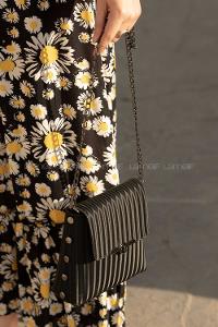 Modalamelif Çizgi Geçişli Parlak Kumaş Patos Çanta Siyah