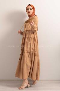 Modalamelif Hakim Yaka Fırfırlı Elbise Camel