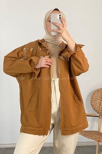 Modalamelif Nakış Detaylı Kapşonlu Gabardin Ceket Camel