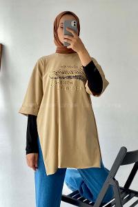Modalamelif Champing Yazılı Yan Yırtmaçlı Oversize T-Shirt Camel