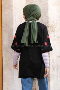 Modalamelif Çilek Baskılı Yan Yırtmaçlı T-Shırt Siyah