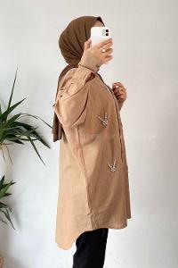 Modalamelif Önü Boydan Düğmeli Taş Detaylı Gömlek Camel