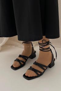 Modalamelif Kadın Topuklu Küt Burun Bilekten Bağlamalı Sandalet Siyah