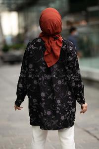 Modalamelif Önü Boydan Düğmeli Çiçek Desenli Yırtmaçlı Tunik Gömlek Siyah