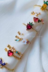 Modalamelif Beyaz Çicek Detaylı Yüzük