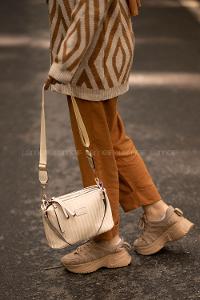 Modalamelif Change Üç Bölmeli Çizgili Saten Çanta Krem